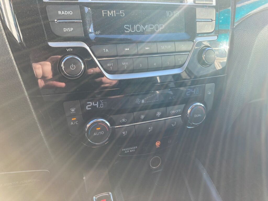 Nissan Qashqai 2015 Metallinhohto Violetti