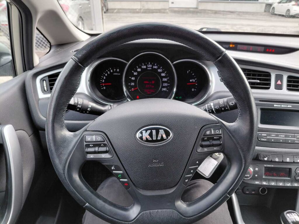 Kia Ceed 2015 Hopea