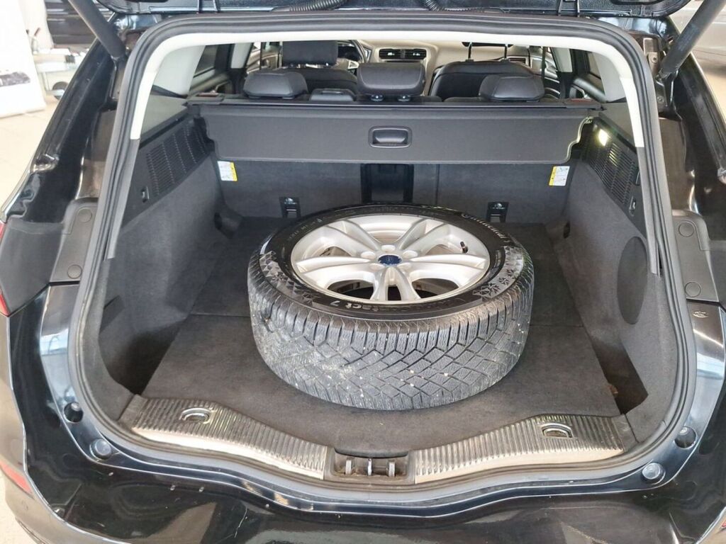 Ford Mondeo 2015 Musta