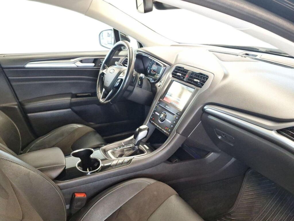 Ford Mondeo 2015 Musta