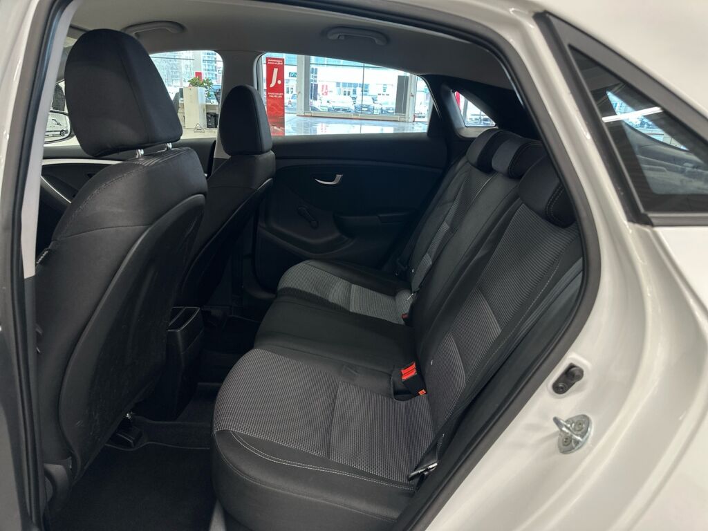 Hyundai i30 5d 2015 Valkoinen