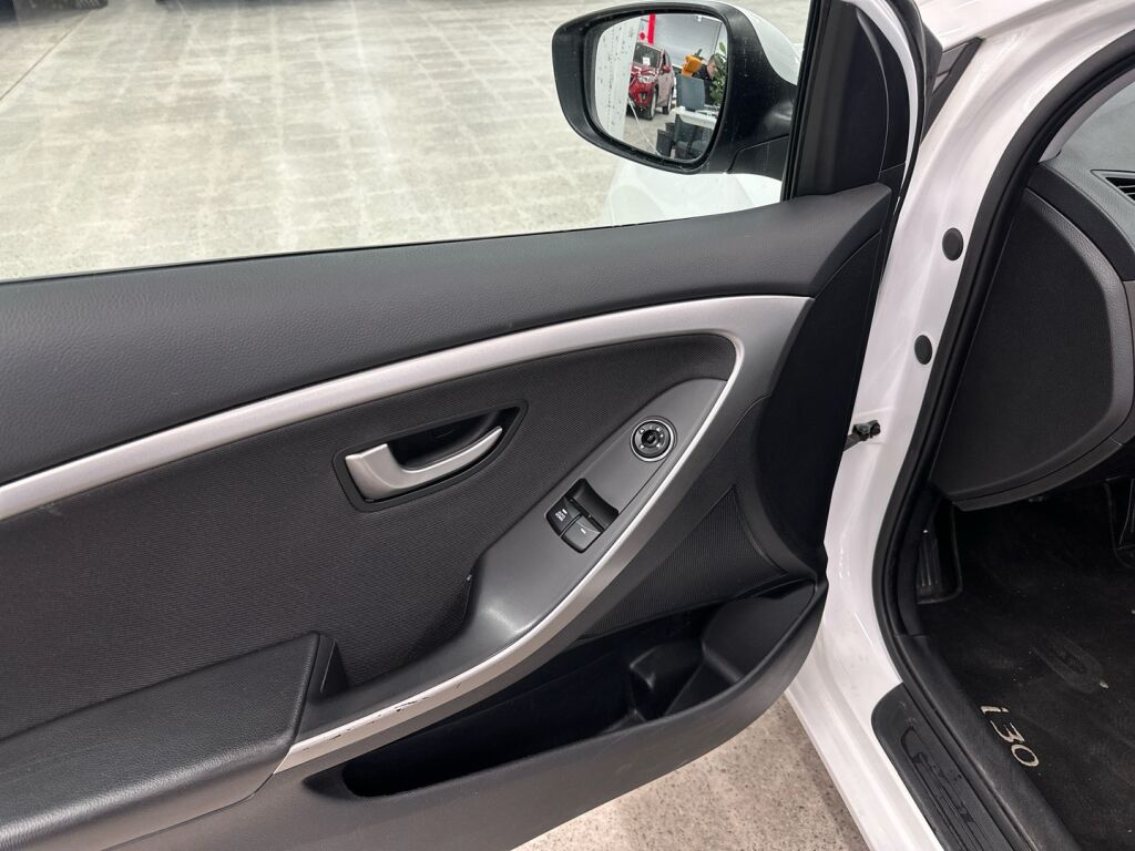 Hyundai i30 5d 2015 Valkoinen