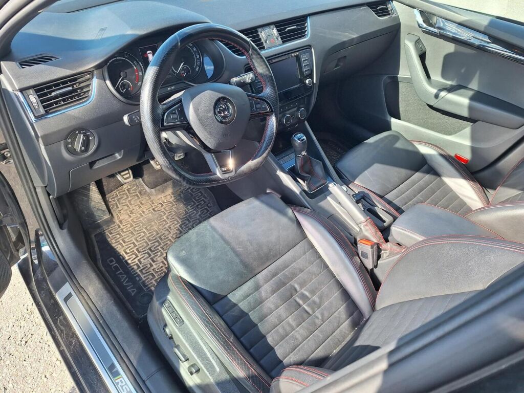 Skoda Octavia 2015 Musta