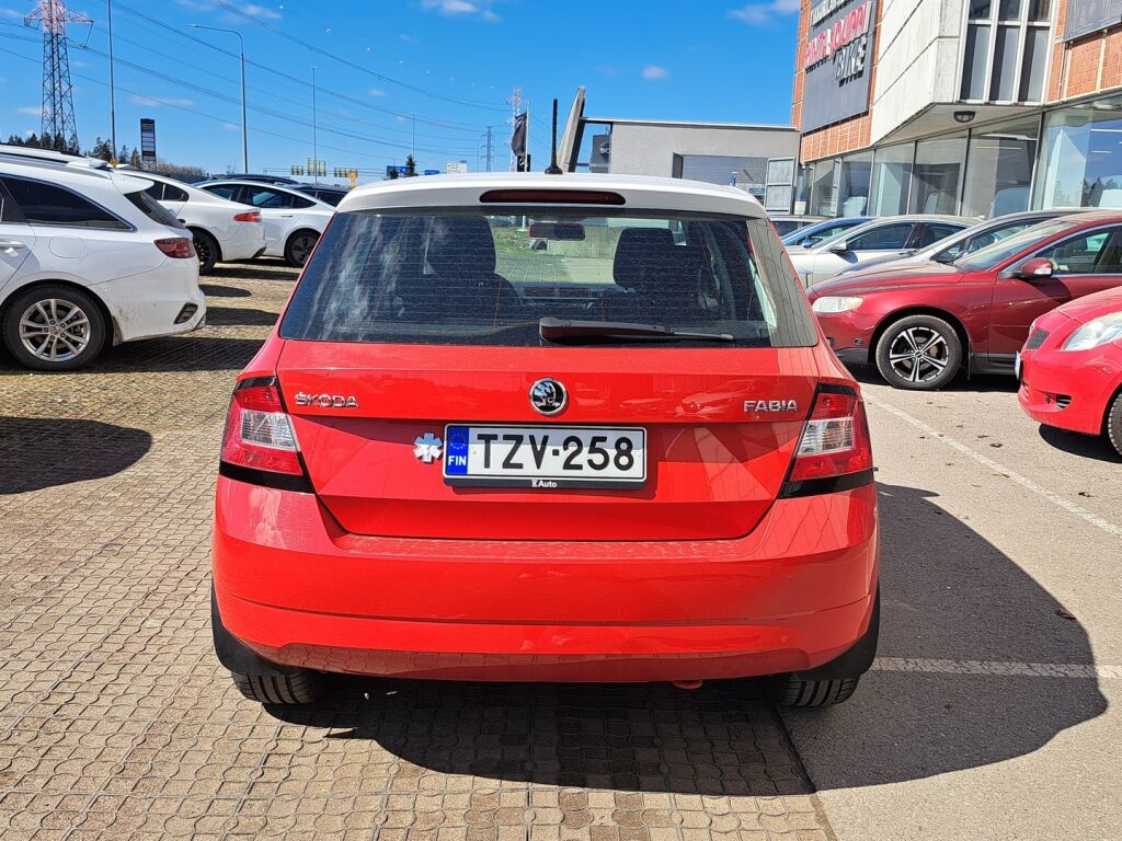 Skoda Fabia 2017 Punainen