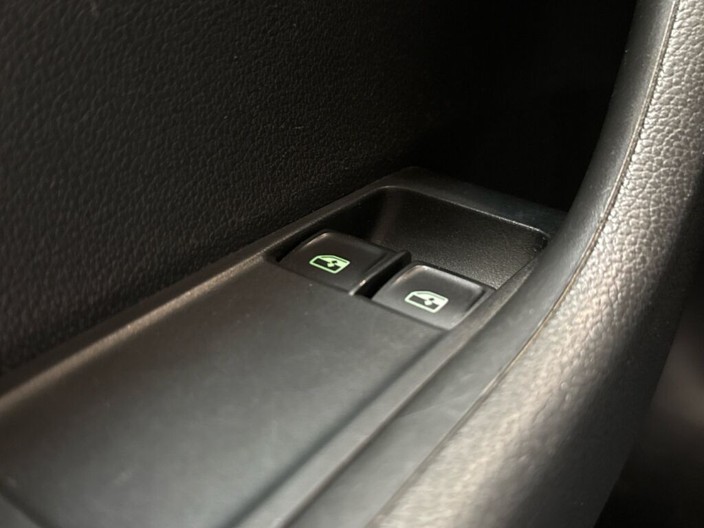 Skoda Fabia 2017 Punainen
