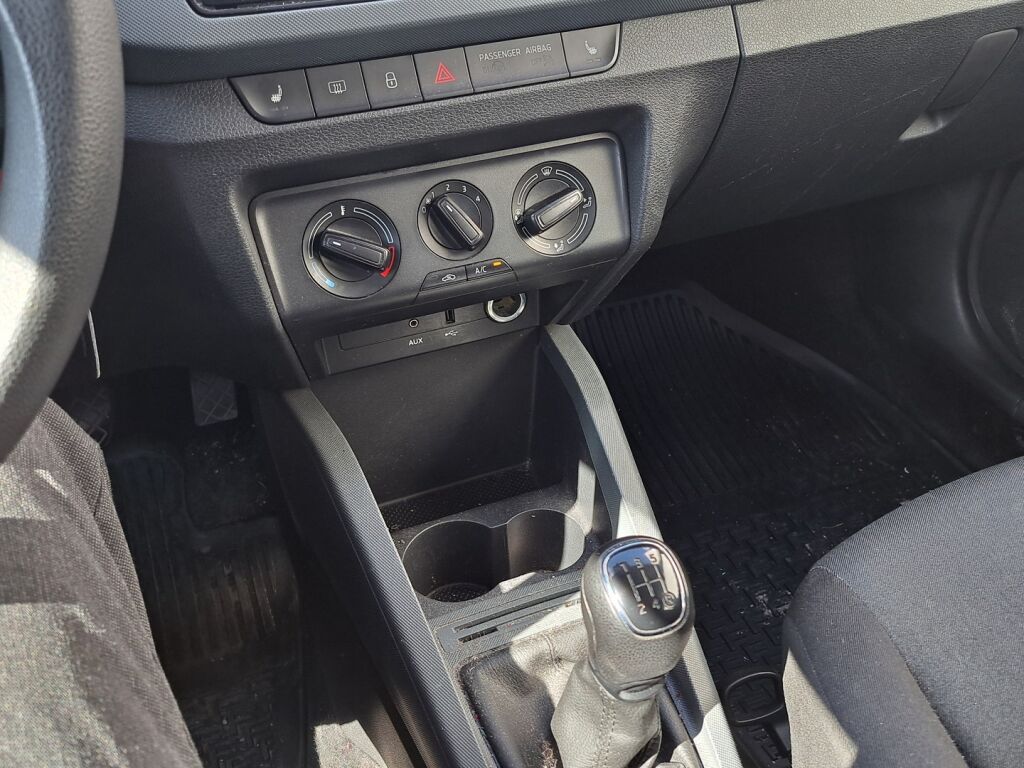 Skoda Fabia 2017 Punainen