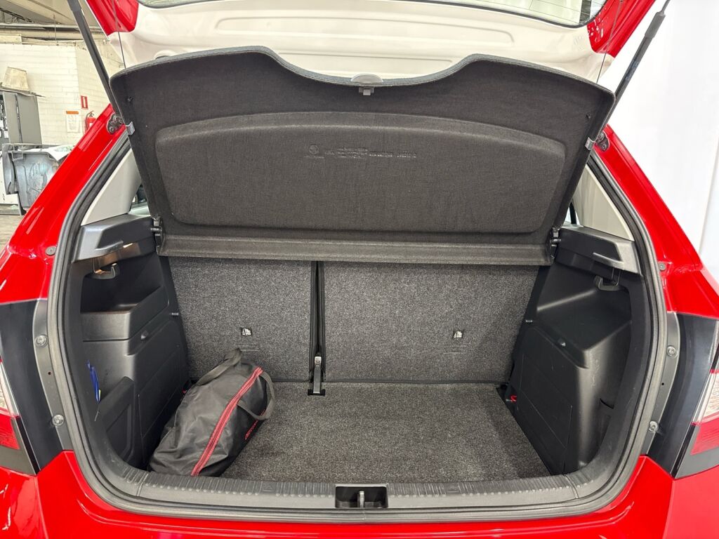 Skoda Fabia 2017 Punainen