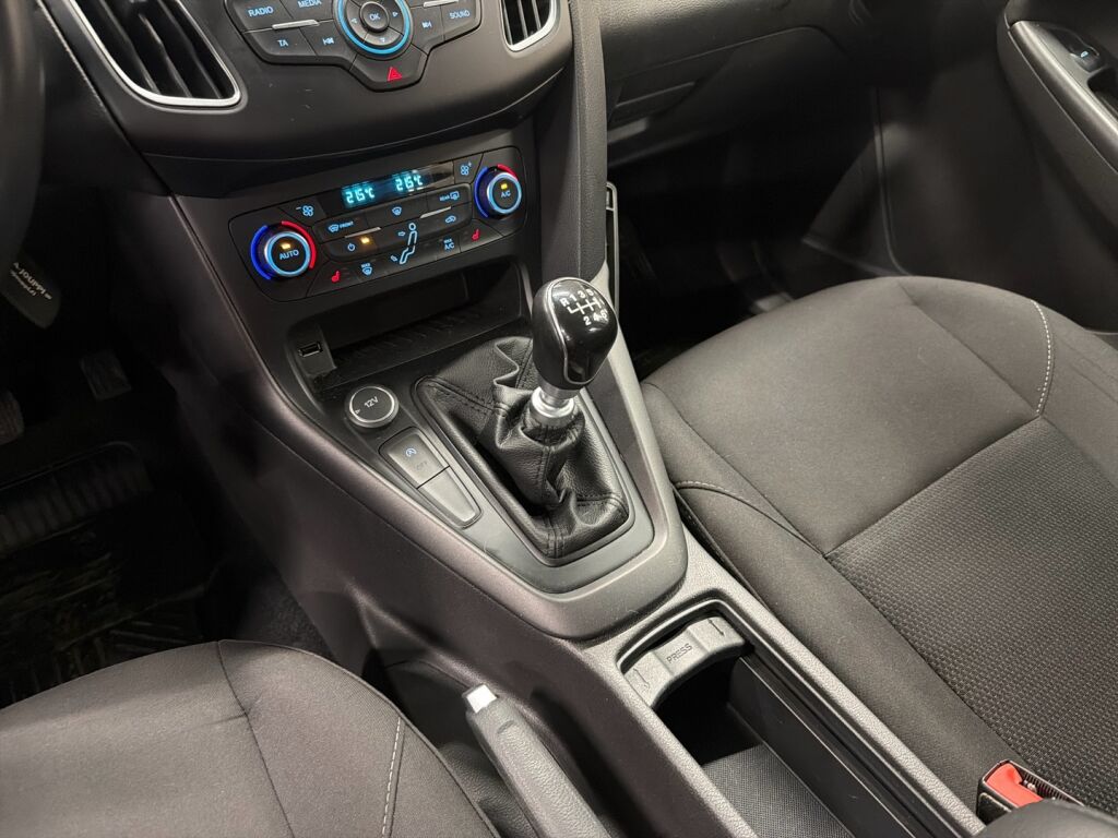 Ford Focus 2015 Valkoinen