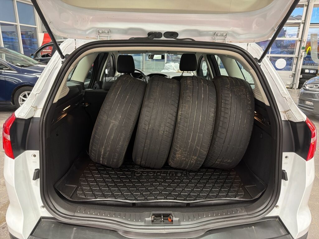 Ford Focus 2015 Valkoinen