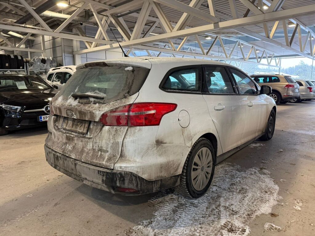 Ford Focus 2015 Valkoinen