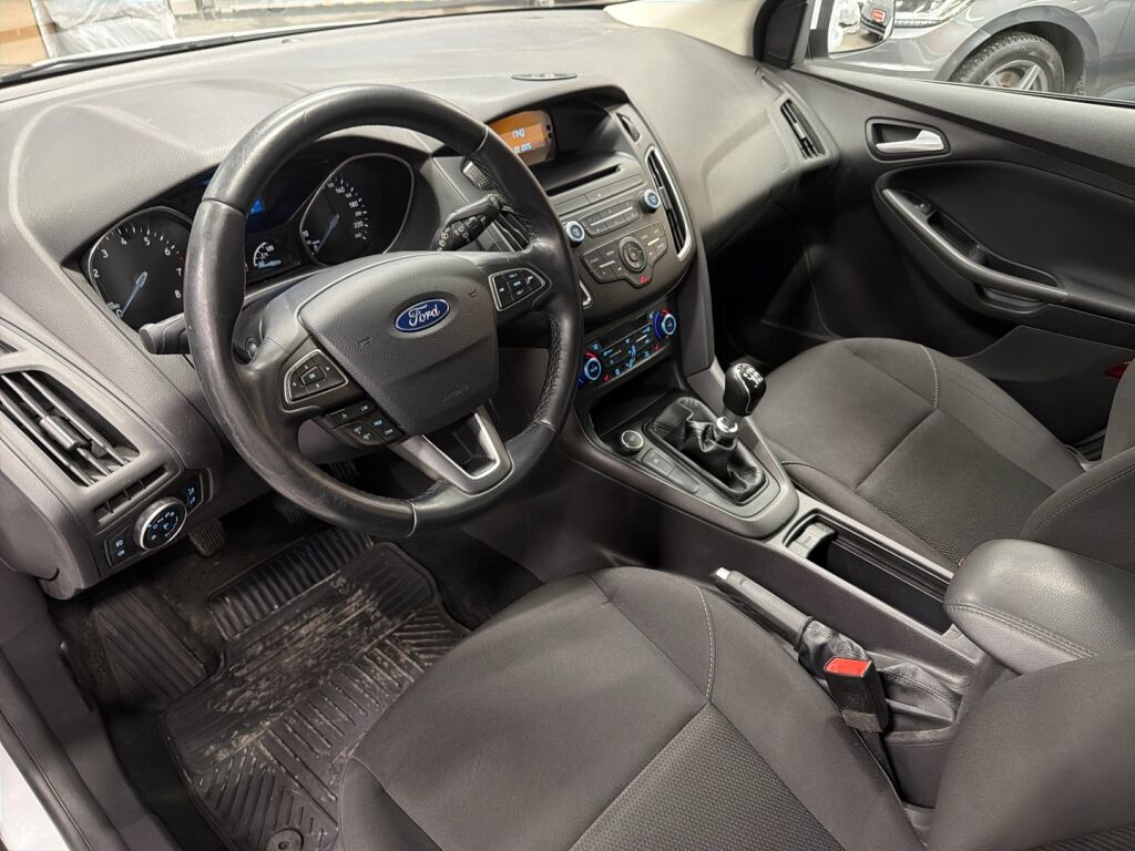 Ford Focus 2015 Valkoinen