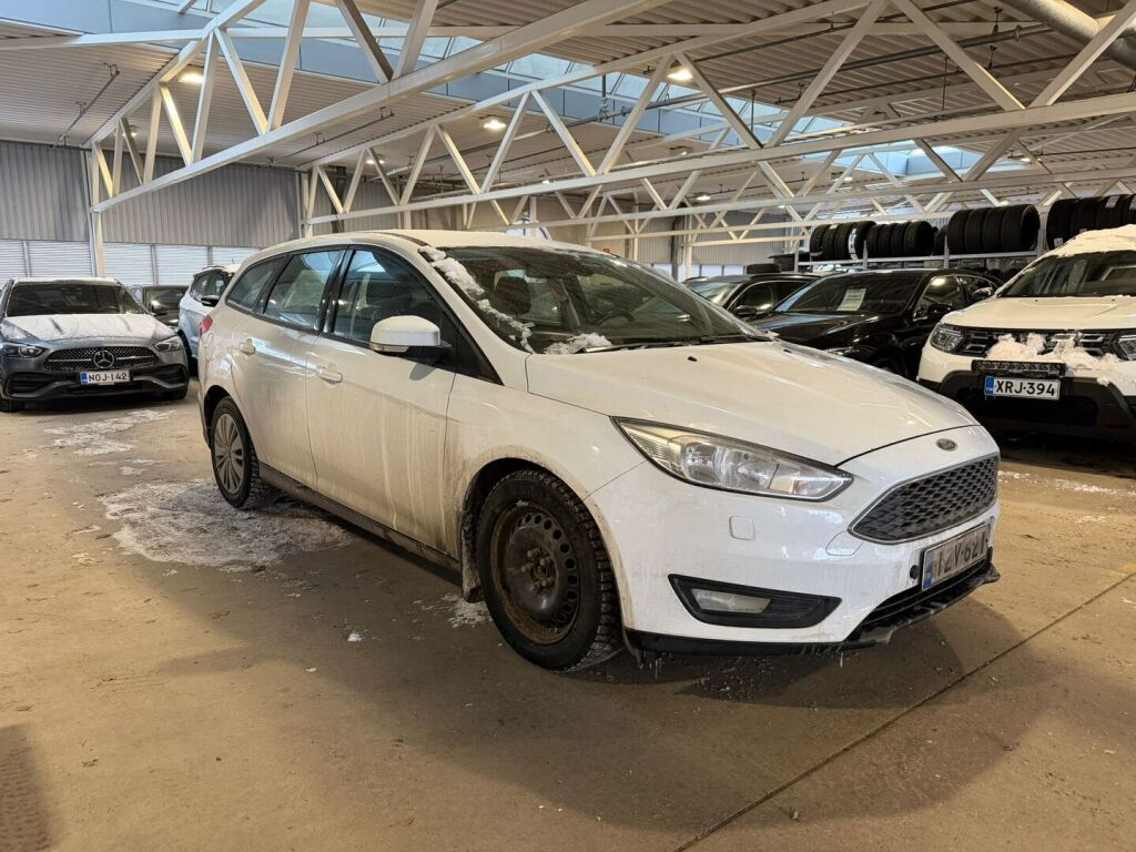Ford Focus 2015 Valkoinen