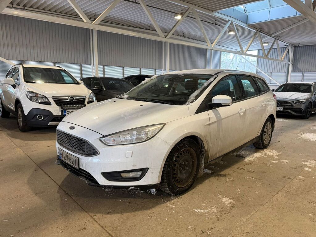 Ford Focus 2015 Valkoinen