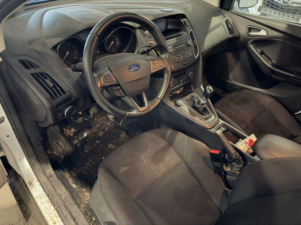 Ford Focus 2015 Valkoinen