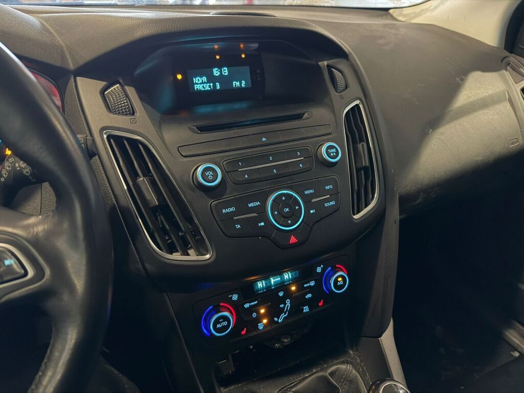 Ford Focus 2015 Valkoinen