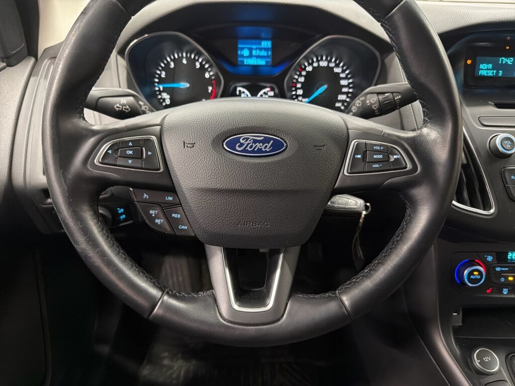 Ford Focus 2015 Valkoinen