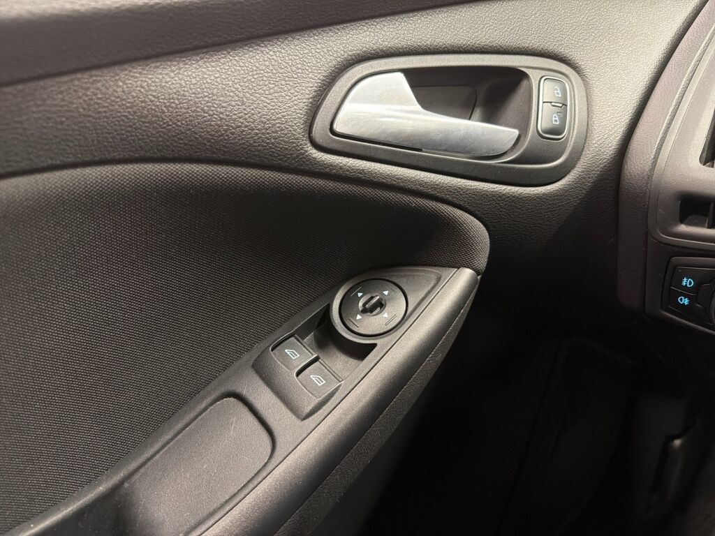 Ford Focus 2015 Valkoinen