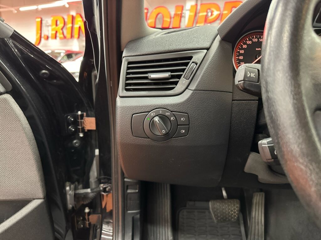 BMW X1 2011 Musta