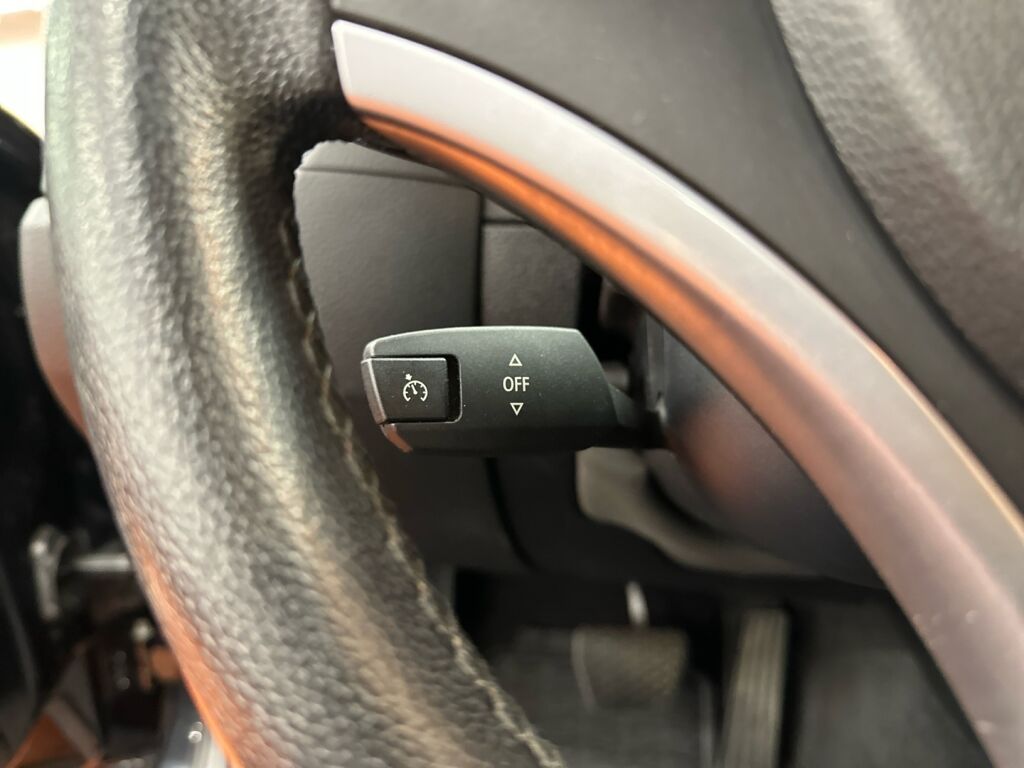 BMW X1 2011 Musta