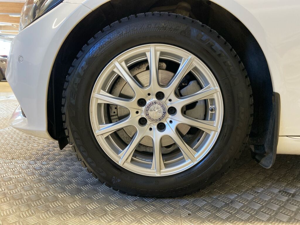Mercedes-Benz C 2015 Valkoinen