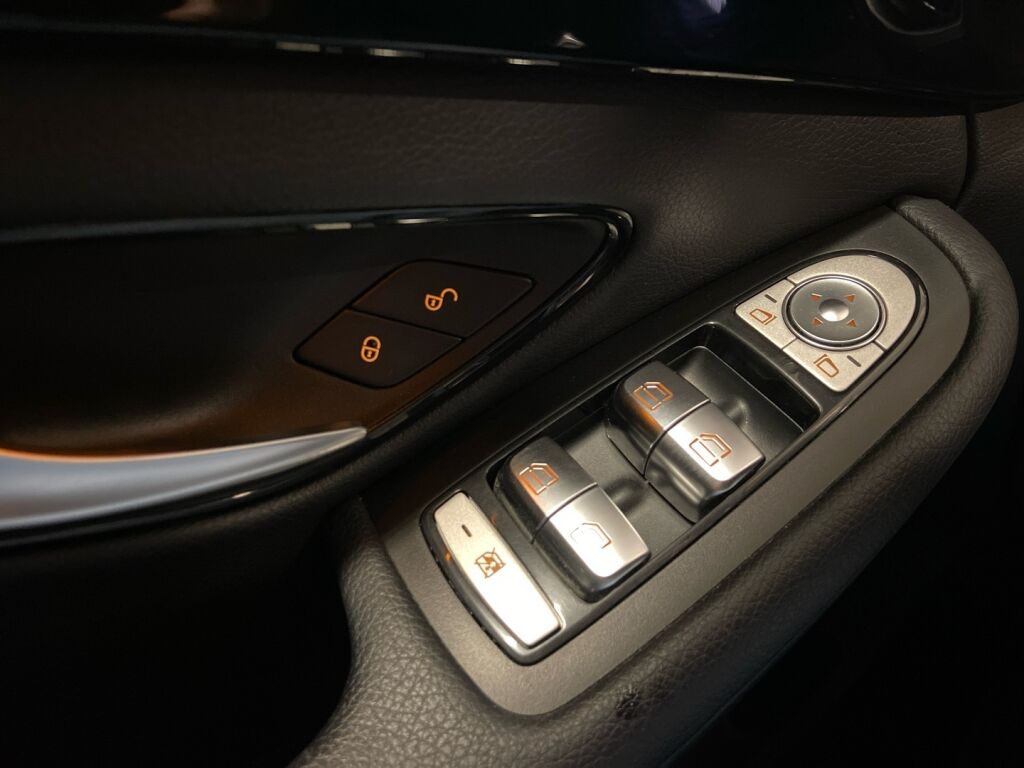 Mercedes-Benz C 2015 Valkoinen