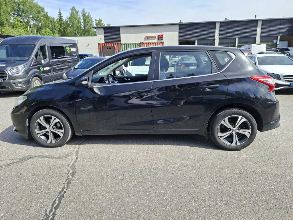 Nissan Pulsar 2015 Musta