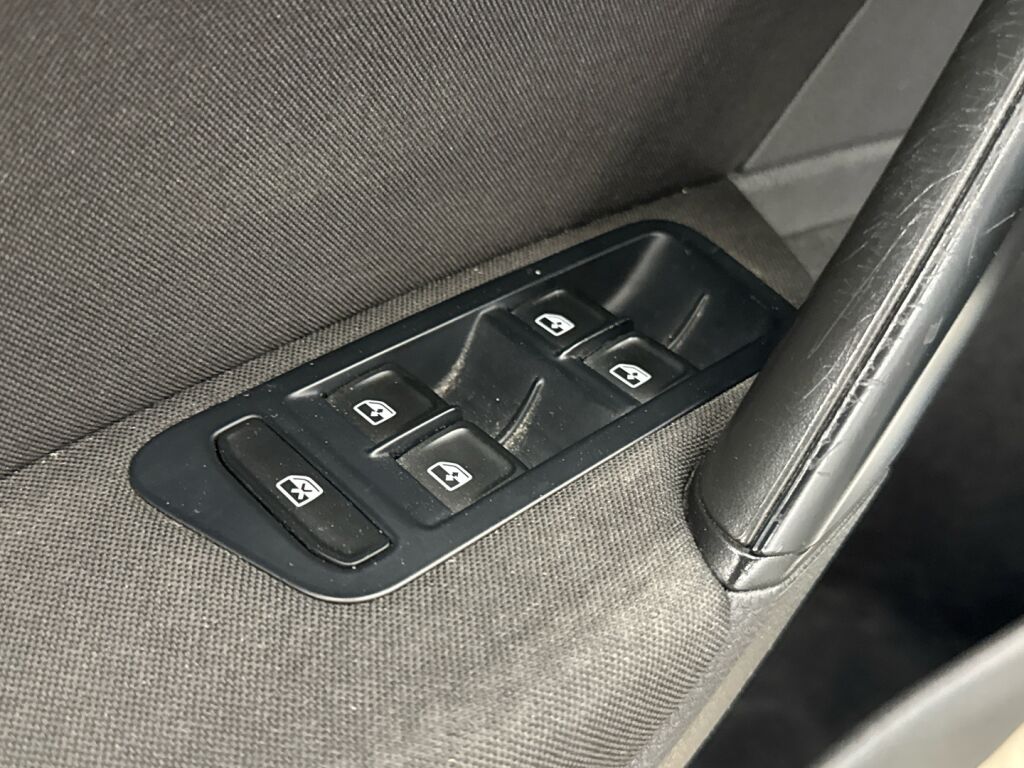 Volkswagen Golf 2016 Valkoinen
