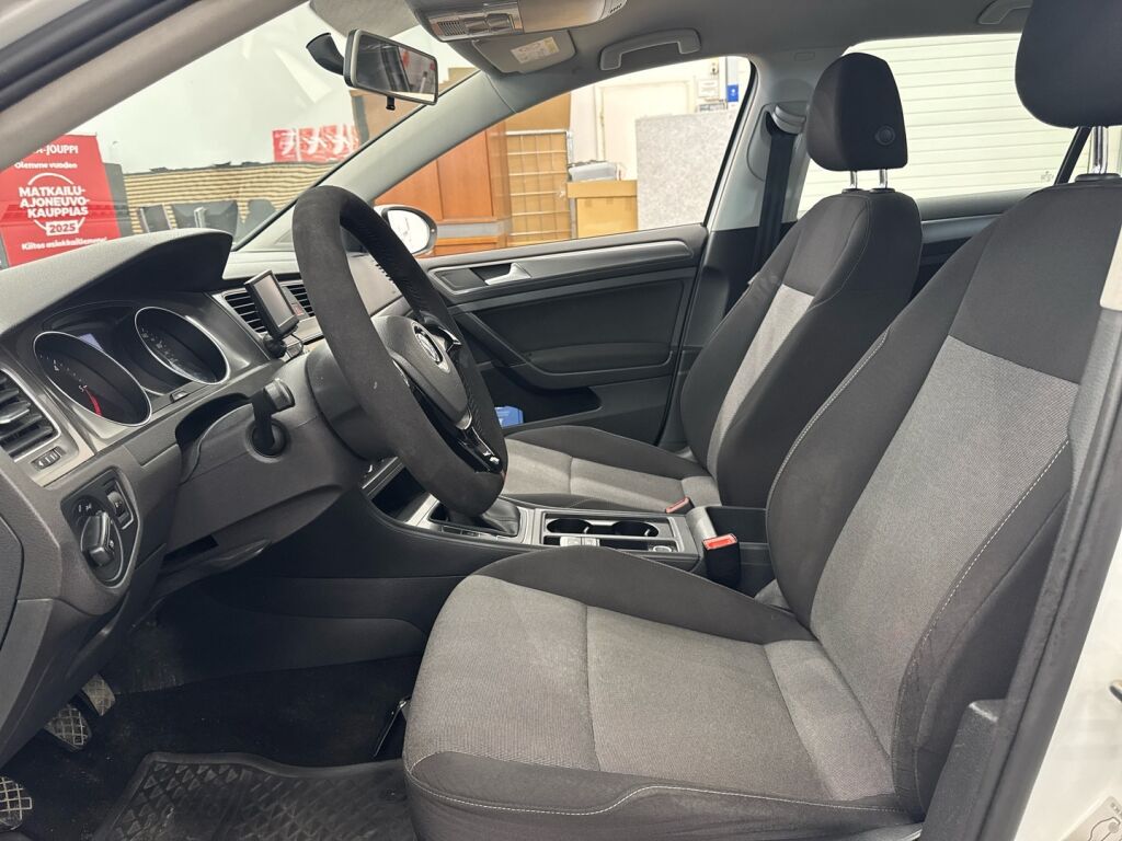 Volkswagen Golf 2016 Valkoinen