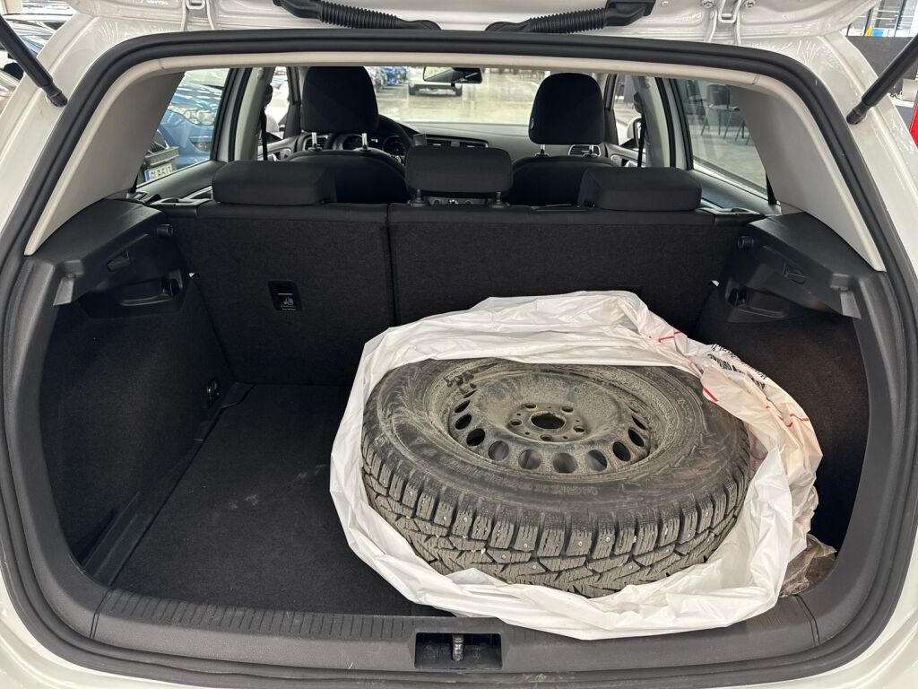 Volkswagen Golf 2016 Valkoinen