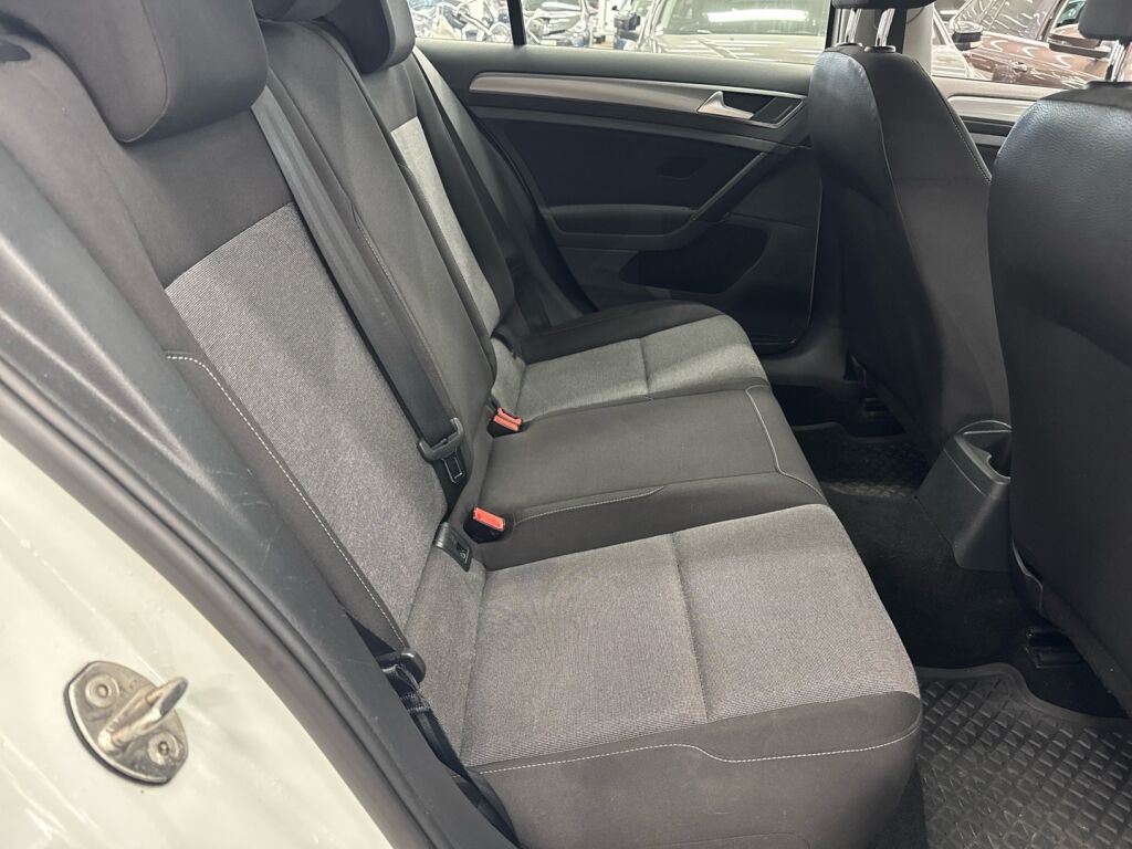 Volkswagen Golf 2016 Valkoinen