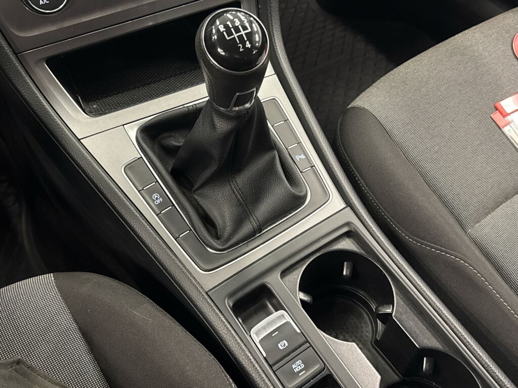 Volkswagen Golf 2016 Valkoinen