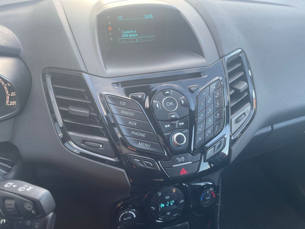 Ford Fiesta 2015 Punainen
