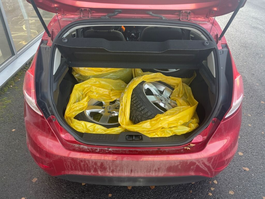 Ford Fiesta 2015 Punainen