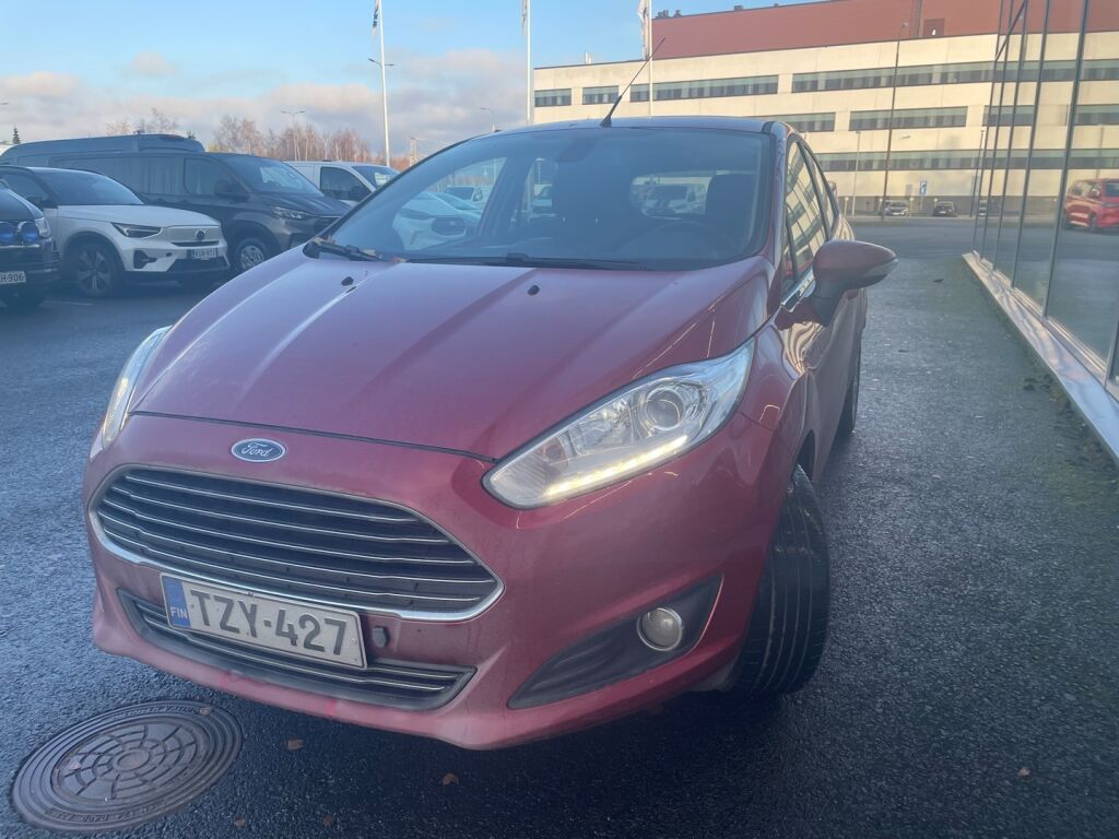 Ford Fiesta 2015 Punainen