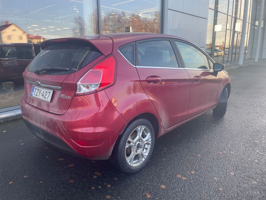 Ford Fiesta 2015 Punainen