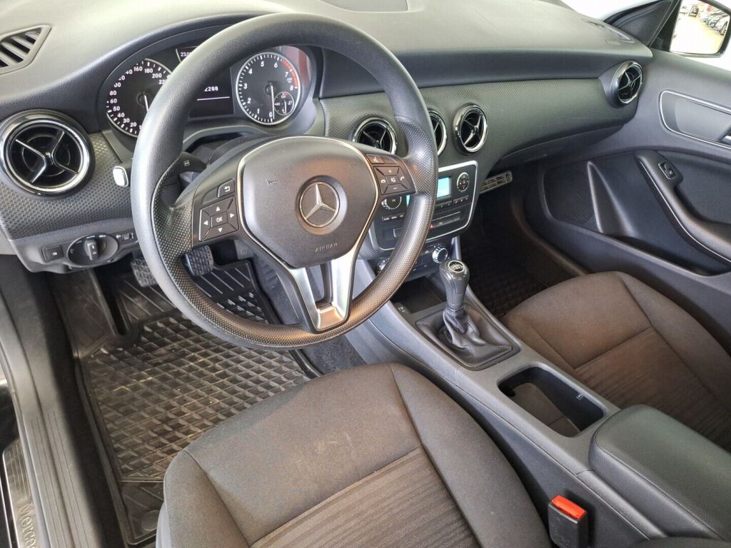 Mercedes-Benz A 2014 Musta