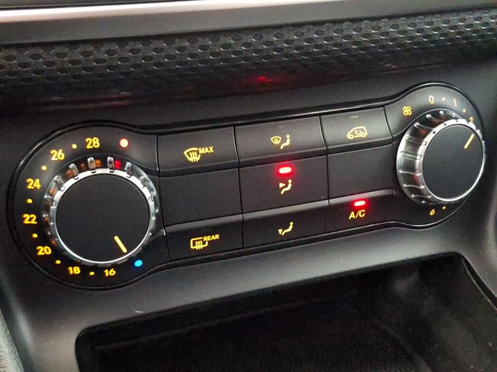 Mercedes-Benz A 2014 Musta