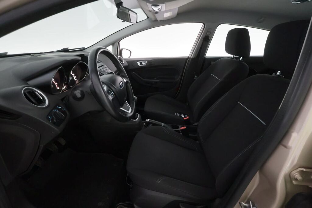 Ford Fiesta 2015 Ruskea (beige)