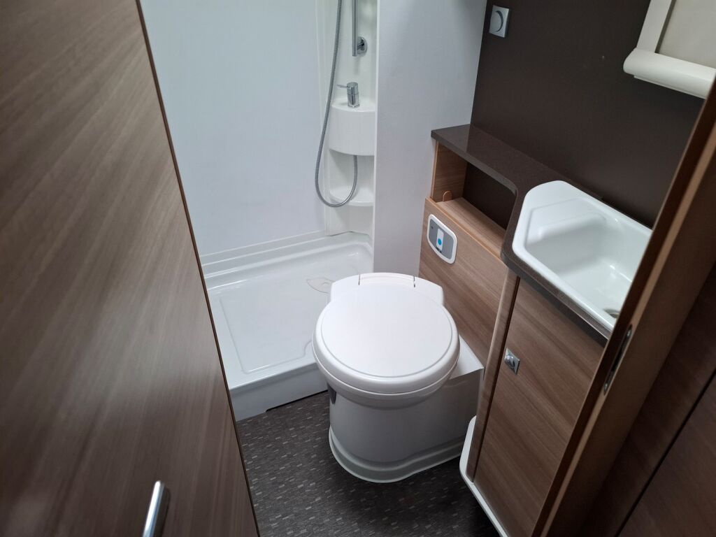 Adria MATRIX M 650 SF 2015 Valkoinen