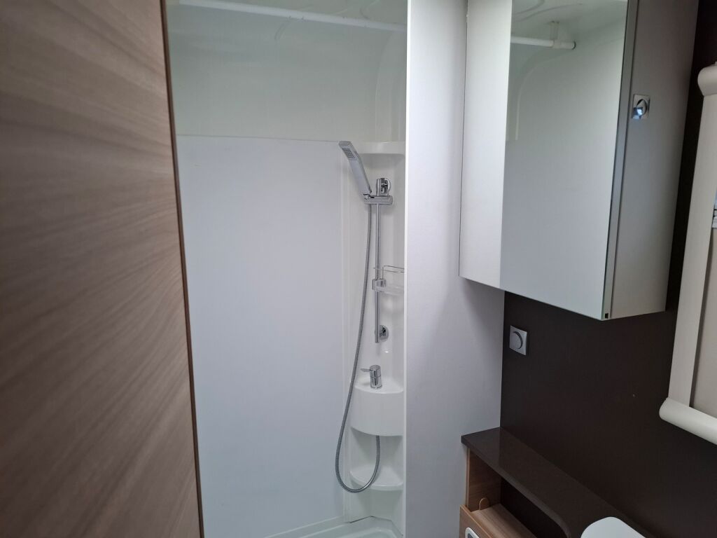 Adria MATRIX M 650 SF 2015 Valkoinen