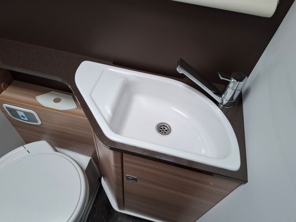 Adria MATRIX M 650 SF 2015 Valkoinen