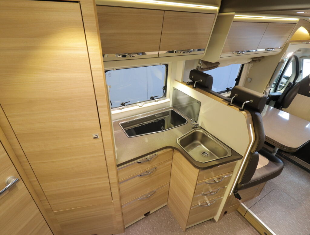 Adria MATRIX M 650 SF 2015 Valkoinen