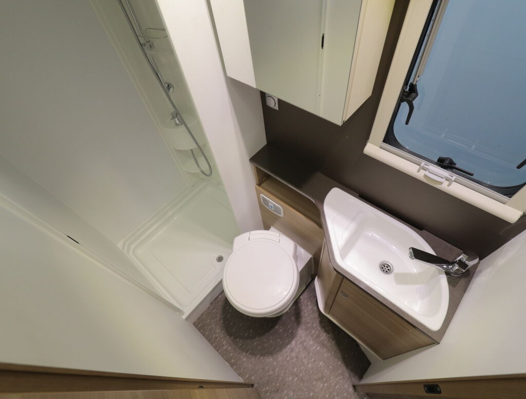 Adria MATRIX M 650 SF 2015 Valkoinen