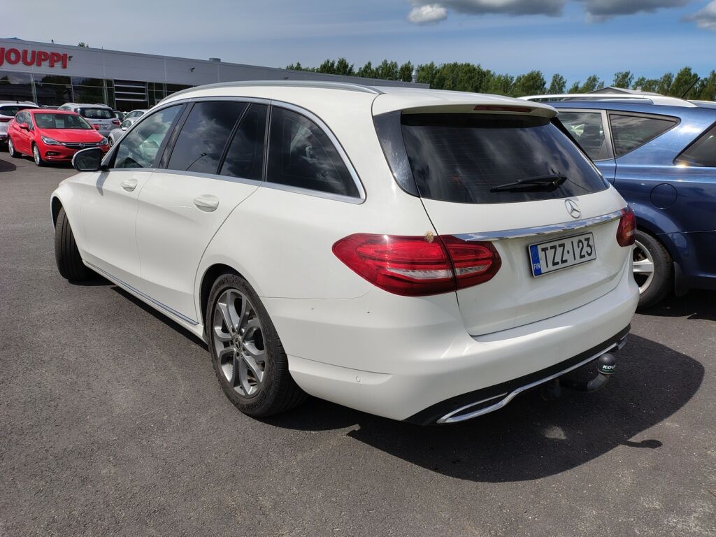 Mercedes-Benz C 2015 Valkoinen