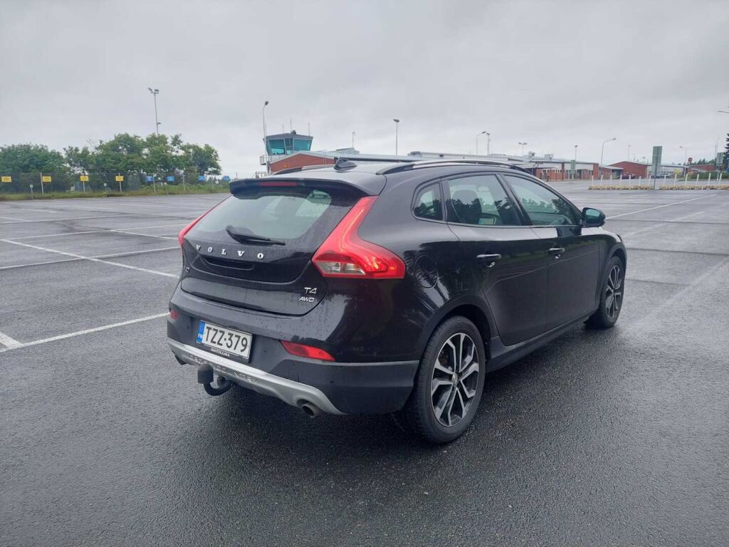 Volvo V40 Cross Country 2015 Musta