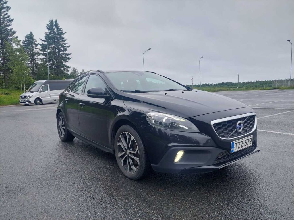 Volvo V40 Cross Country 2015 Musta