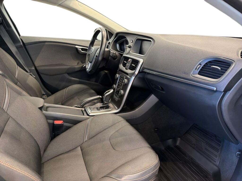 Volvo V40 Cross Country 2015 Musta