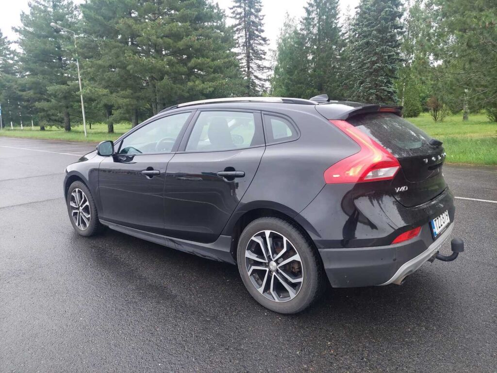 Volvo V40 Cross Country 2015 Musta