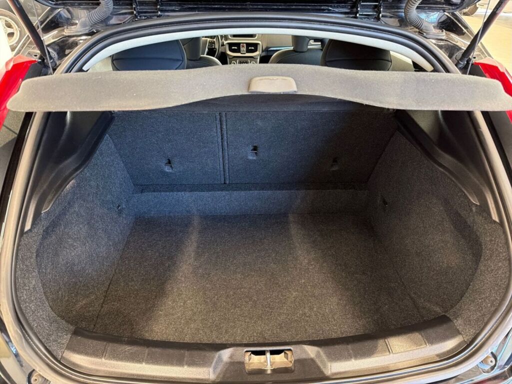 Volvo V40 Cross Country 2015 Musta