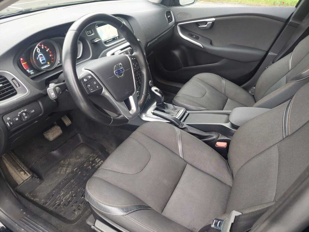 Volvo V40 Cross Country 2015 Musta